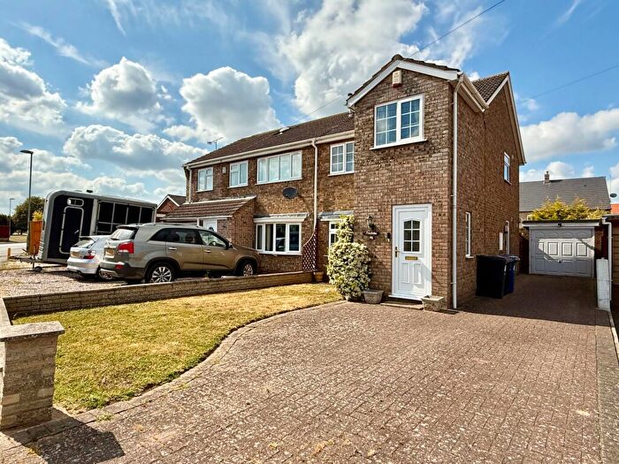 3 Bedroom Semi-Detached House For Sale In Rivehall Avenue, Welton, LN2