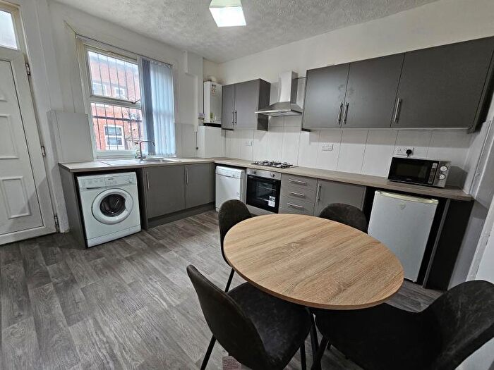 3 Bedroom Terraced House To Rent In Beamsley Mount, Hyde Park, Leeds, LS6