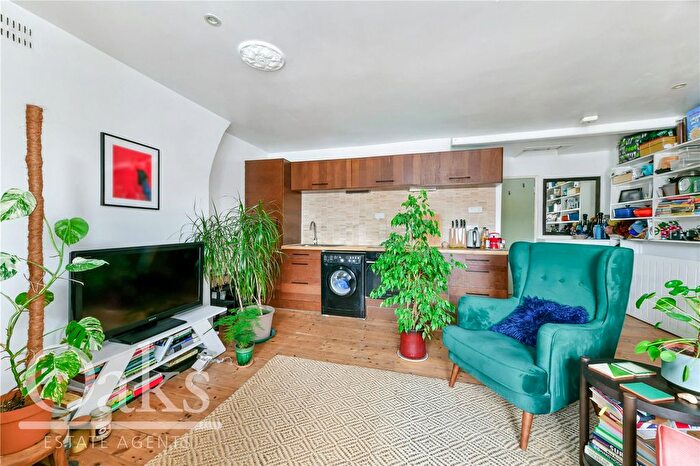 1 Bedroom Flat For Sale In Bournevale Road, Streatham, SW16