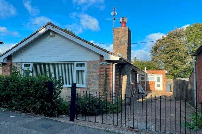 3 Bedroom Bungalow To Rent In Church Hill, Dover CT15