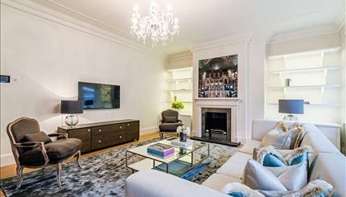 3 Bedroom Flat To Rent In Duke Street, London, W1K