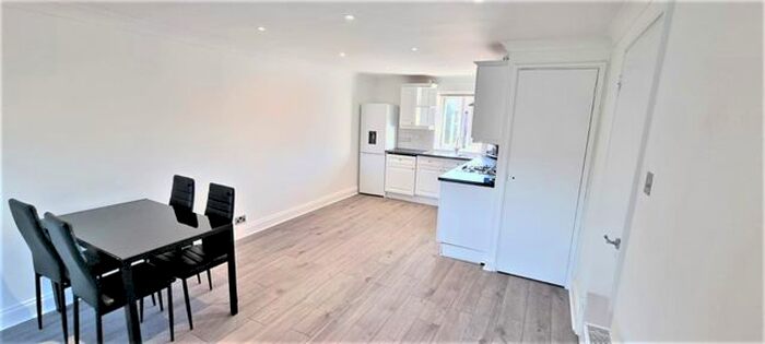 1 Bedroom Flat To Rent In Coniston Close, Raynes Park, London, SW20