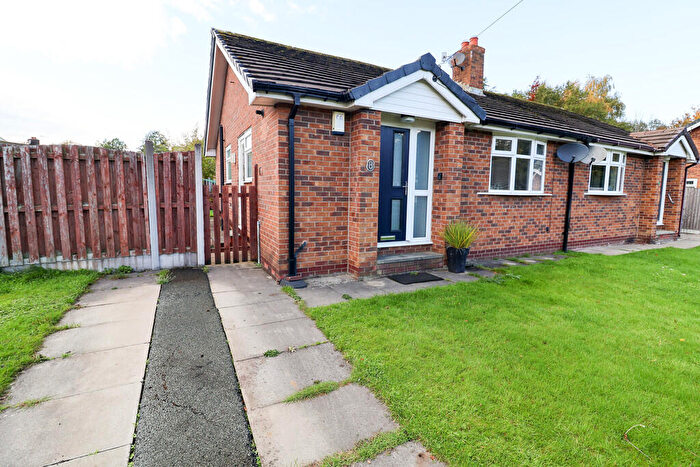 2 Bedroom Semi-Detached Bungalow For Sale In Slant Close, Shirebrook Park, Glossop, SK13