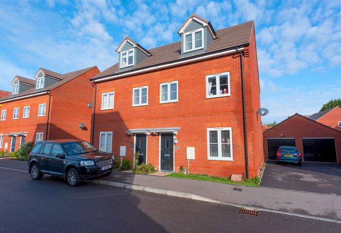 3 Bedroom Semi-Detached House To Rent In Parker Close, Reading, RG2