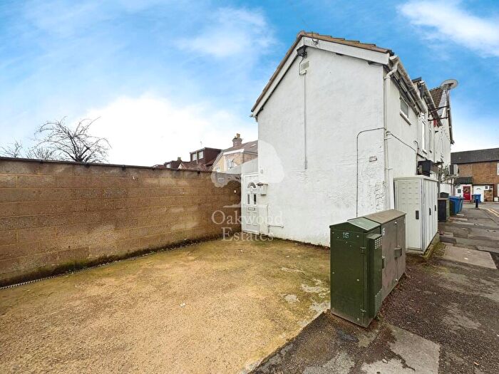 3 Bedroom Flat To Rent In Cordwallis Road, Maidenhead, SL6