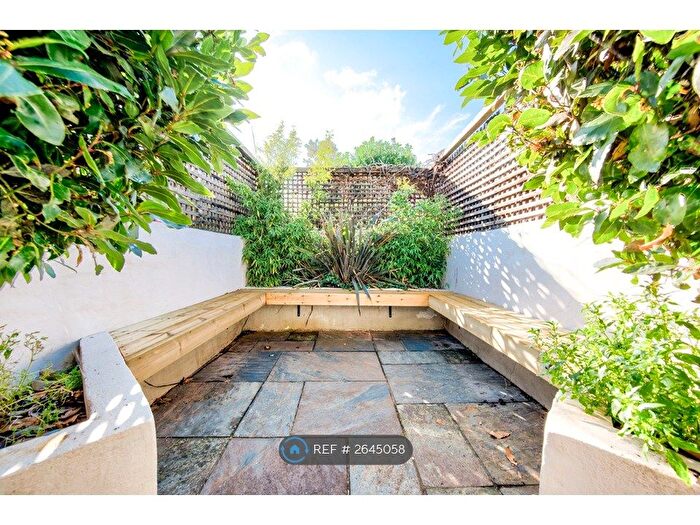 2 Bedroom Detached House To Rent In Combermere Road, London, SW9
