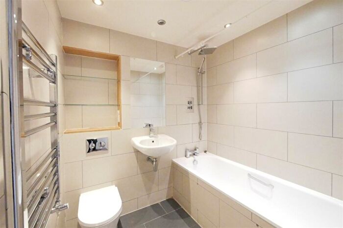 1 Bedroom Apartment To Rent In Fonthill Road, Finsbury Park, N4