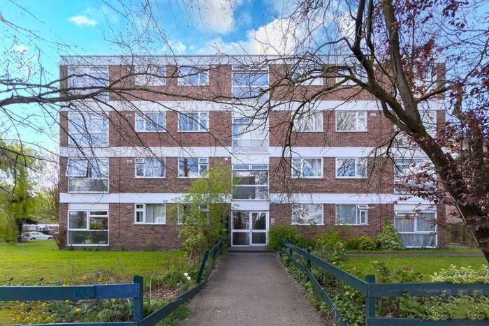 2 Bedroom Flat To Rent In Gordon Road, London, W13