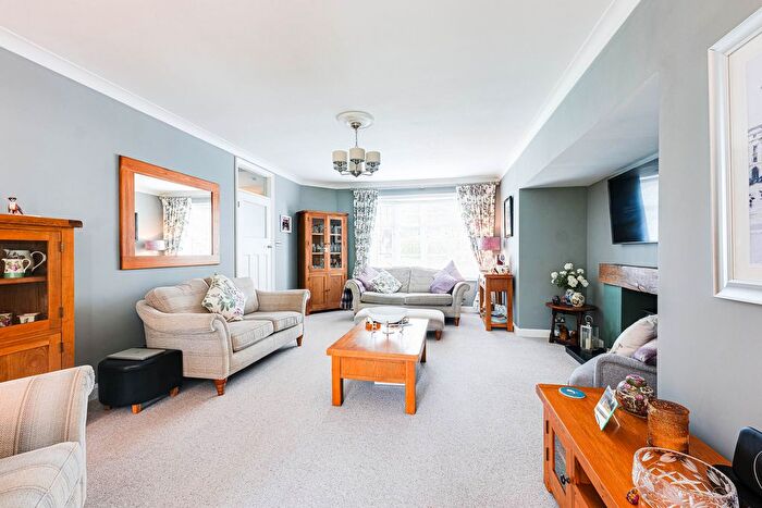 2 Bedroom Detached Bungalow For Sale In Oak Road, Rochford, SS4
