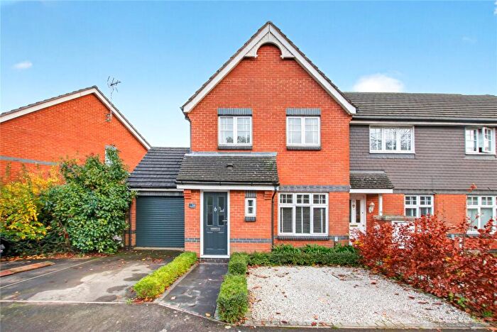 3 Bedroom End Of Terrace House For Sale In Pakenham Road, Bracknell, RG12