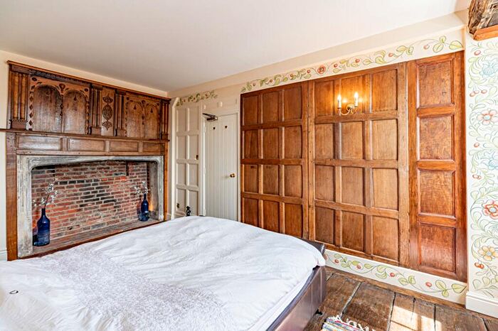 2 Bedroom Apartment For Sale In High Street, Marlborough, Wiltshire, SN8