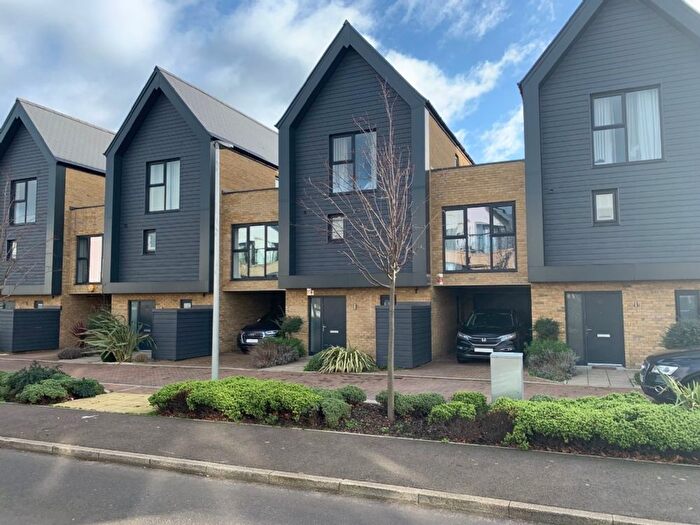 4 Bedroom Town House To Rent In St. Clements Avenue, Romford, RM3