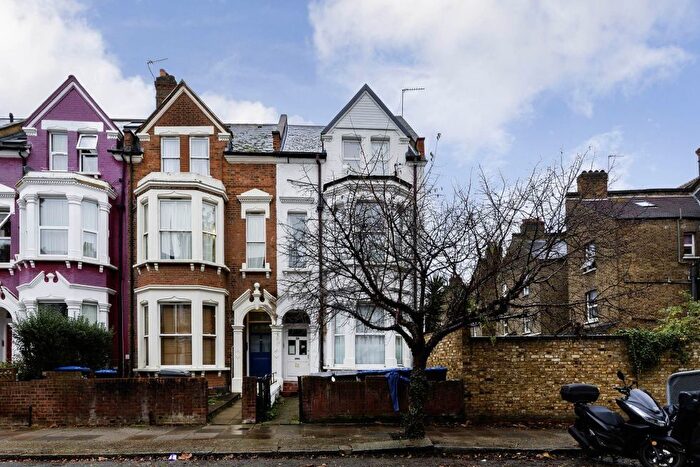 Studio To Rent In Callcott Road, Kilburn, NW6