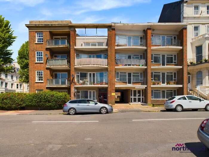 1 Bedroom Flat To Rent In Jevington Gardens, Eastbourne, BN21