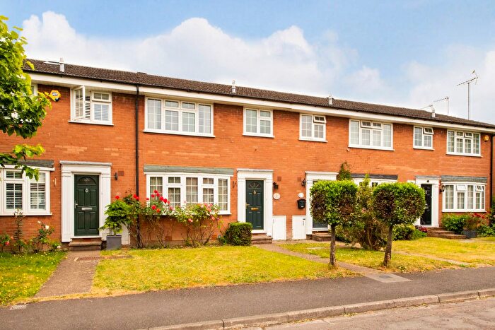 3 Bedroom Terraced House To Rent In Springfield Avenue, Hampton, TW12