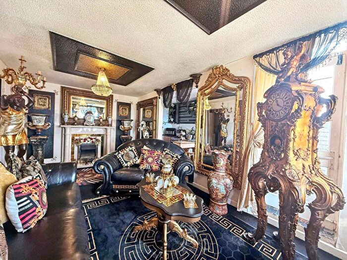 2 Bedroom Flat For Sale In Kenilworth Court, Washington, NE37