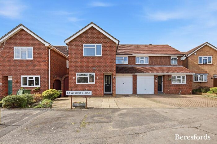 4 Bedroom Semi Detached House For Sale In Lawford Close, Hornchurch, RM12