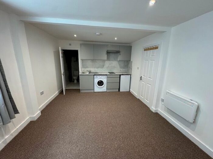 Studio To Rent In Craven Park, Harlesden, NW10