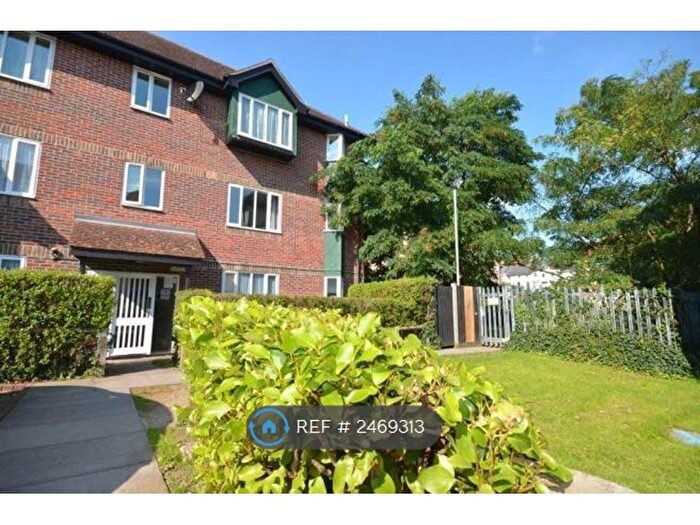2 Bedroom Flat To Rent In Nicholsons Grove, Colchester, CO1