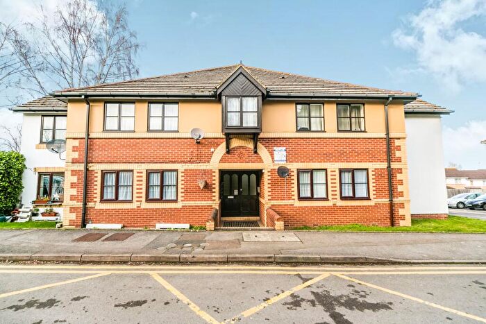 2 Bedroom Flat To Rent In Walkers Place, Reading, RG30