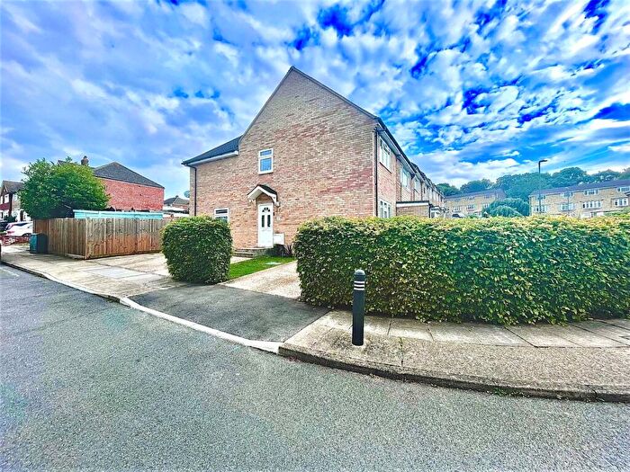 2 Bedroom End Of Terrace House For Sale In Felton Lea, Sidcup, Kent, DA14