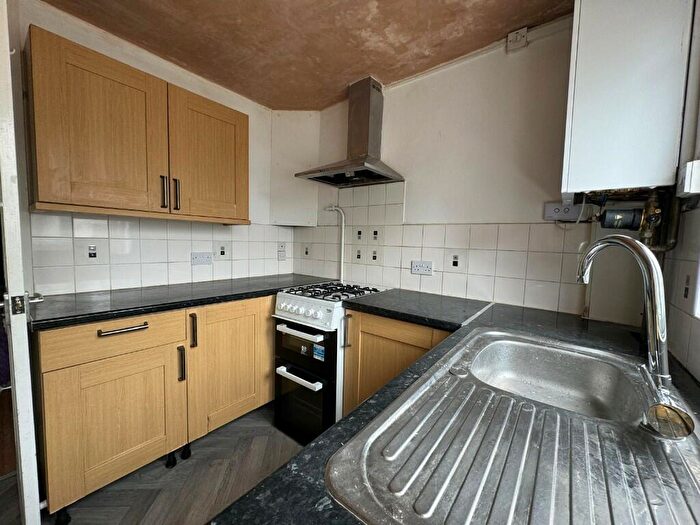 3 Bedroom Semi-Detached House To Rent In Halfords Lane, Smethwick, West Midlands, B66