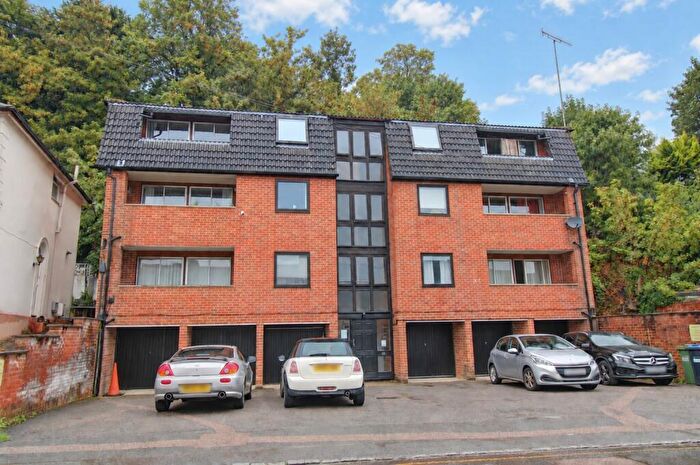 2 Bedroom Flat For Sale In Garlands Road, Redhill, RH1