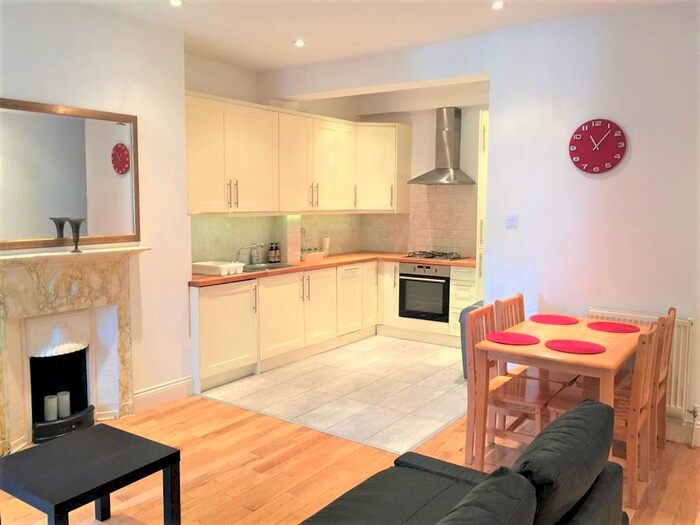 2 Bedroom Flat To Rent In Finborough Rd, Earls Court, SW10