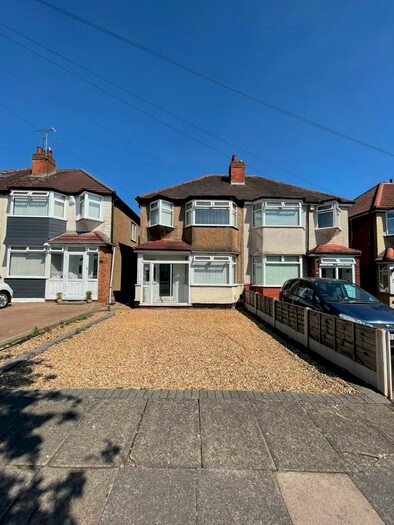 3 Bedroom Semi-Detached House To Rent In Barrows Lane, B26