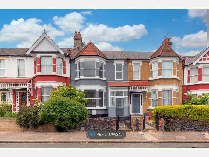 4 Bedroom Terraced House To Rent In Squires Lane, London, N3