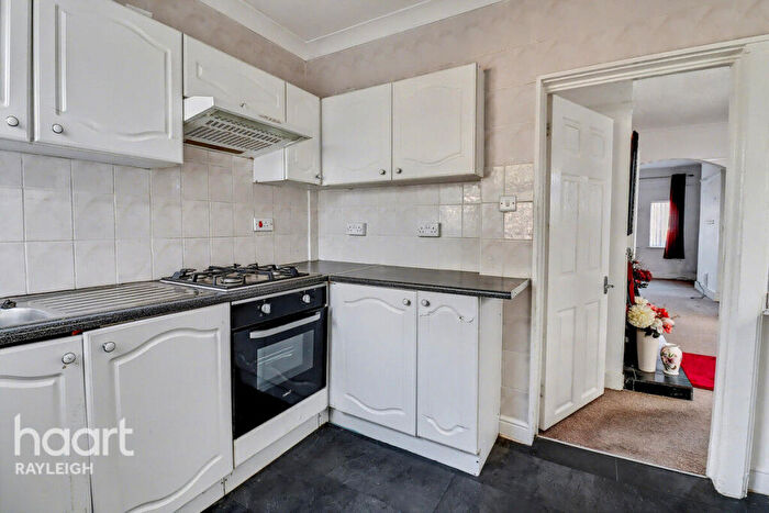 1 Bedroom Semi-Detached Bungalow For Sale In Bellhouse Lane, Leigh-on-Sea, SS9