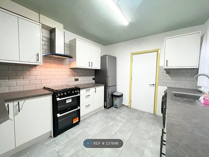 2 Bedroom Flat To Rent In Victoria Road, Barking, IG11