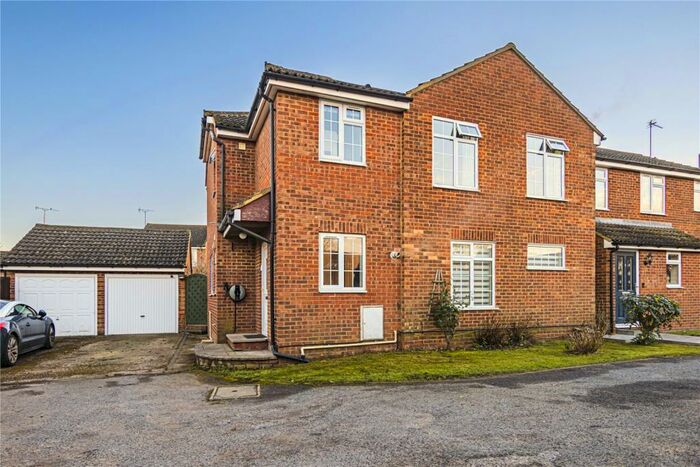 4 Bedroom Semi-Detached House For Sale In Little Mollards, Wingrave, HP22