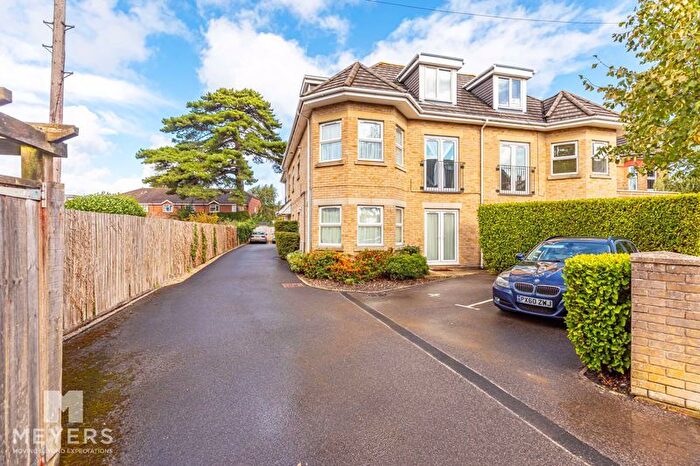 2 Bedroom Flat To Rent In Harvey Road, Bournemouth, BH5