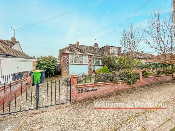 Houses for sale & to rent in SS5 4QB, Hillcrest Road, Hockley Central