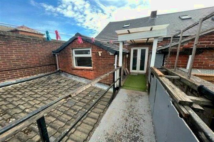 2 Bedroom Flat To Rent In Market Street, Eastleigh, SO50