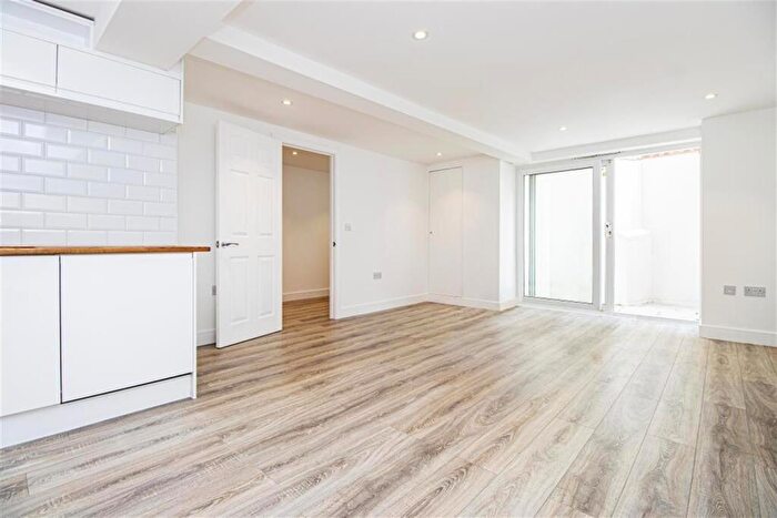 4 Bedroom Apartment To Rent In Jubilee Street, London, E1