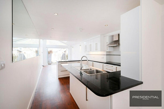 3 Bedroom End Of Terrace House To Rent In Smarts Lane, Loughton, IG10