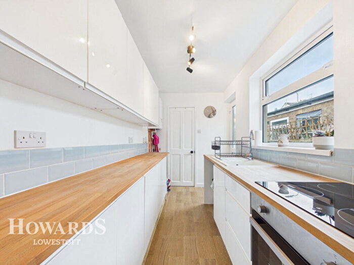 2 Bedroom Terraced House For Sale In Edinburgh Road, Lowestoft, NR32