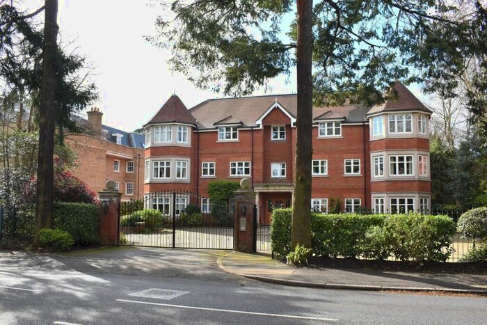 2 Bedroom Apartment To Rent In Queens Road, Weybridge, KT13