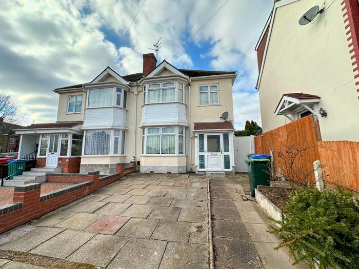 4 Bedroom Semi-Detached House To Rent In Woodgreen Road, Oldbury, B68