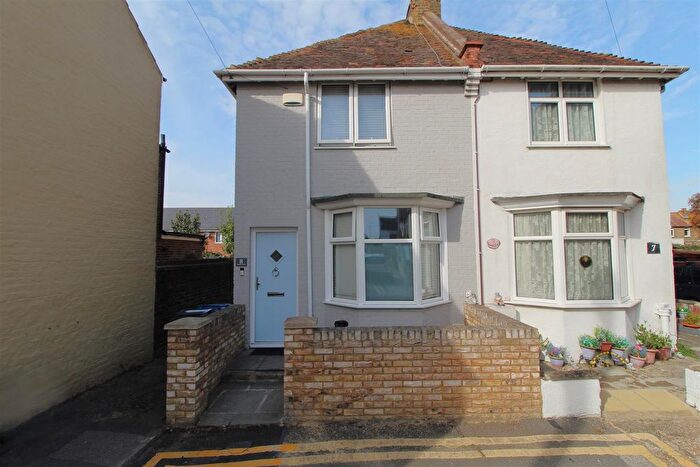 2 Bedroom Semi-Detached House For Sale In Napier Road, Broadstairs, CT10