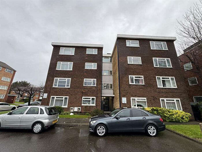 1 Bedroom Flat For Sale In Windsor Court, Southgate, N14