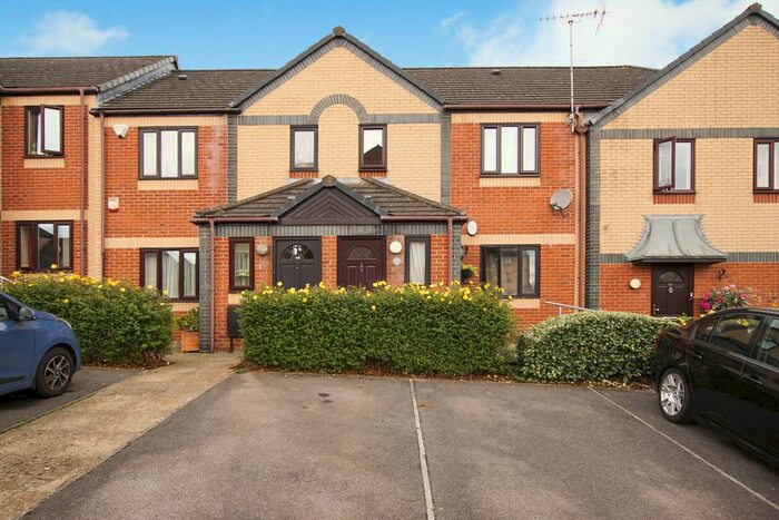 1 Bedroom Flat For Sale In Loughman Close, Kingswood, Bristol, Gloucestershire, BS15