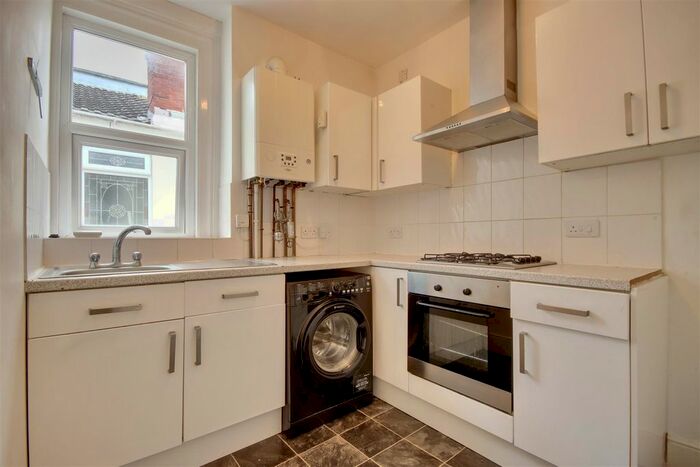 2 Bedroom Flat To Rent In Laburnum Grove, Portsmouth, PO2