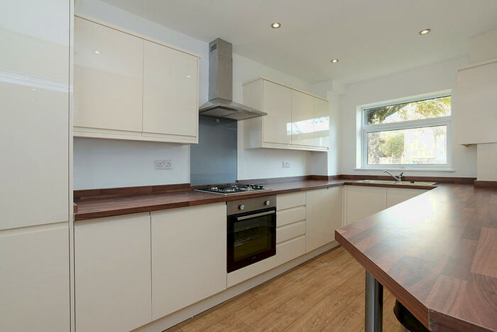 2 Bedroom Apartment To Rent In &#;Pppw Bronte Court, Waverley Street, NG7