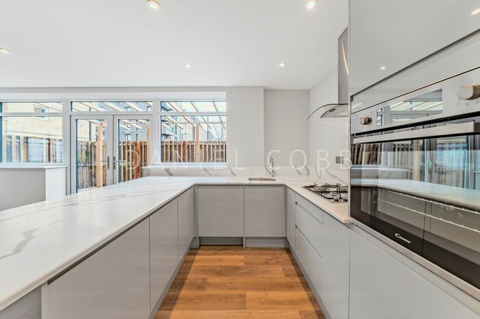 3 Bedroom Flat To Rent In Tabard Street, London, SE1