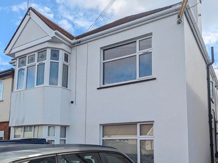 2 Bedroom Flat To Rent In St Marks Road, Benfleet, SS7