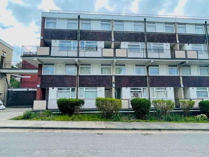 2 Bedroom Flat To Rent In Ainsworth Close, London, NW2