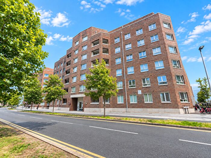 1 Bedroom Flat To Rent In Fielders Crescent, Barking, IG11